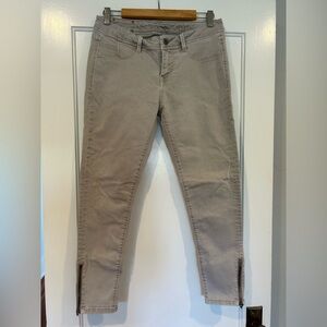 Buckle Black Women's Skinny Jeans in Light Grey